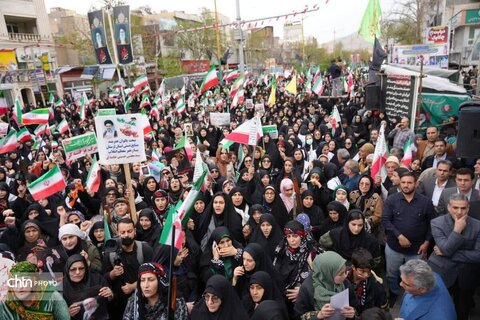 حضور بانوان صنایع‌دستی لرستان در «گردهمایی دا» و توزیع گلونی