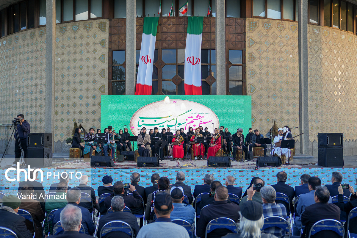 سین هشتم؛ وقتی شمع‌ها روایت شدند و کوله‌ها بی‌صدا گریستند/ سوگ میناب در قلب تپنده تئاتر شهر