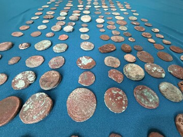 تحویل ۲۱۴ شیء تاریخی توسط یک شهروند به متولیان میراث‌فرهنگی/ افزایش آثار گنجینه اسلامی غنی مرودشت