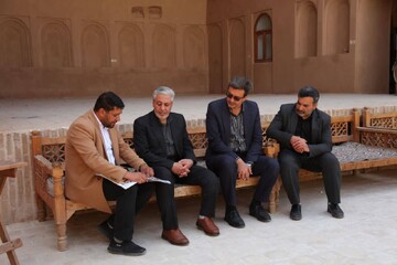 بازدید فرماندار شهرستان بهاباد از پایگاه اطلاع‌رسانی خانه لاری‌ها/ ضرورت معرفی ظرفیت‌های گردشگری