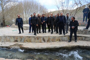 بازدید استاندار همدان از سراب‌های نهاوند