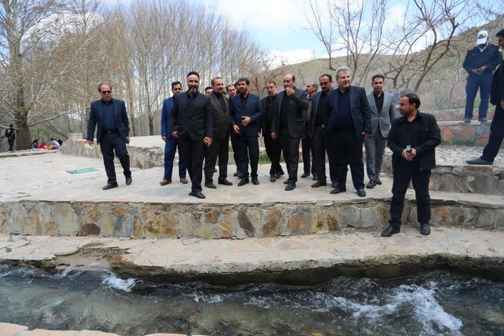 بازدید استاندار همدان از سراب‌های نهاوند