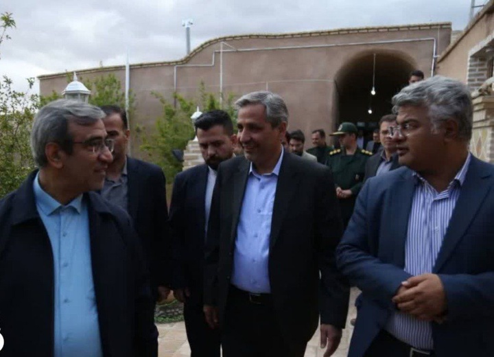 بررسی ظرفیت‌های گردشگری کاشمر در بازدید استاندار خراسان رضوی از اقامتگاه بوم‌گردی بابا اسحاق