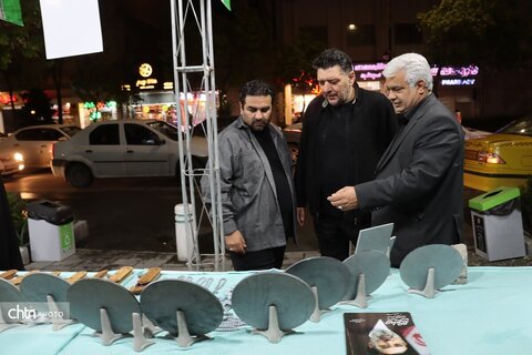 موکب هنرمندان صنایع دستی وتشکل های گردشگری در شب اربعین شهادت رهبر شهیدمان ودانش آموزان شهید مدرسه میناب