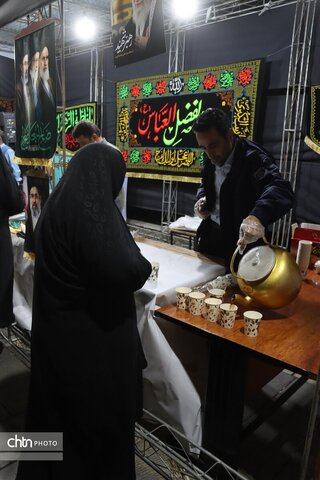 موکب هنرمندان صنایع دستی وتشکل های گردشگری در شب اربعین شهادت رهبر شهیدمان ودانش آموزان شهید مدرسه میناب