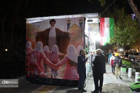 موکب هنرمندان صنایع دستی وتشکل های گردشگری در شب اربعین شهادت رهبر شهیدمان ودانش آموزان شهید مدرسه میناب