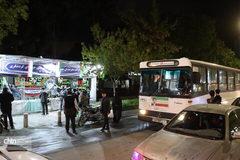 موکب هنرمندان صنایع دستی وتشکل های گردشگری در شب اربعین شهادت رهبر شهیدمان ودانش آموزان شهید مدرسه میناب