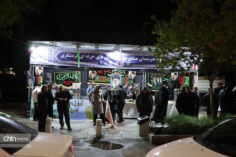 موکب هنرمندان صنایع دستی وتشکل های گردشگری در شب اربعین شهادت رهبر شهیدمان ودانش آموزان شهید مدرسه میناب