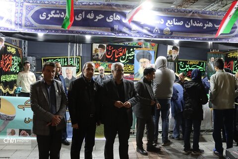 موکب هنرمندان صنایع دستی وتشکل های گردشگری در شب اربعین شهادت رهبر شهیدمان ودانش آموزان شهید مدرسه میناب