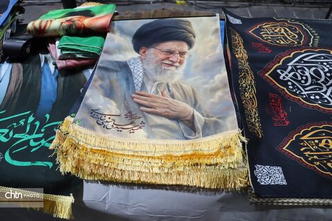 موکب هنرمندان صنایع دستی وتشکل های گردشگری در شب اربعین شهادت رهبر شهیدمان ودانش آموزان شهید مدرسه میناب