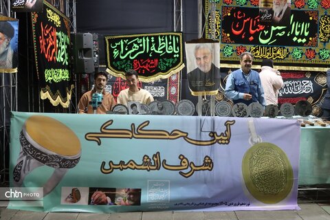 موکب هنرمندان صنایع دستی وتشکل های گردشگری در شب اربعین شهادت رهبر شهیدمان ودانش آموزان شهید مدرسه میناب