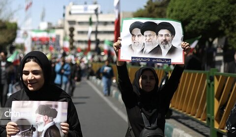 وقتی در خیابان‌های تهران، همه‌چیز بوی اربعین حسینی می‌گیرد/ از موکب‌های مردمی تا خروش خودجوش ملت/ چایخانه‌ای به نام امام رضا(ع) و دعوتی برای زیارت