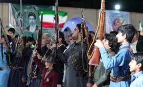 خروش مردم غیرتمند بلوچ و طوایف ولایت مدار شیعه و سنی در قلعه ناصری ایرانشهر در حمایت از رهبر معظم انقلاب و نیروهای مسلح کشور