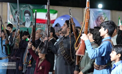 خروش مردم غیرتمند بلوچ و طوایف ولایت مدار شیعه و سنی در قلعه ناصری ایرانشهر در حمایت از رهبر معظم انقلاب و نیروهای مسلح کشور