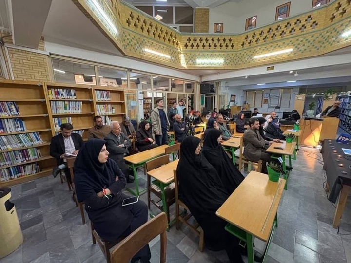 طنین سروده‌های غمبار در سوگ «نیمکت‌های آسمانی» در قزوین
‌