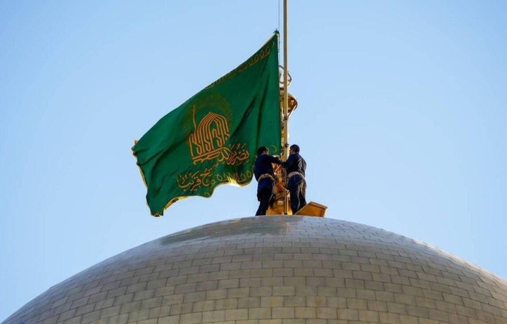 پرچم گنبد امام رضا (ع) تعویض و به رنگ سبز درآمد