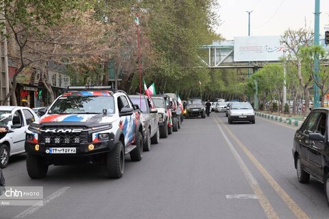 رژه‌ خودرویی از کرج به سمت تهران با هدف تاکید بر وحدت و انسجام ملی