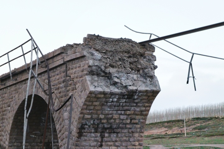 پل راه آهنی که کمتر از چهار روز ترمیم شد/ نقشه سیاهی که رنگ باخت