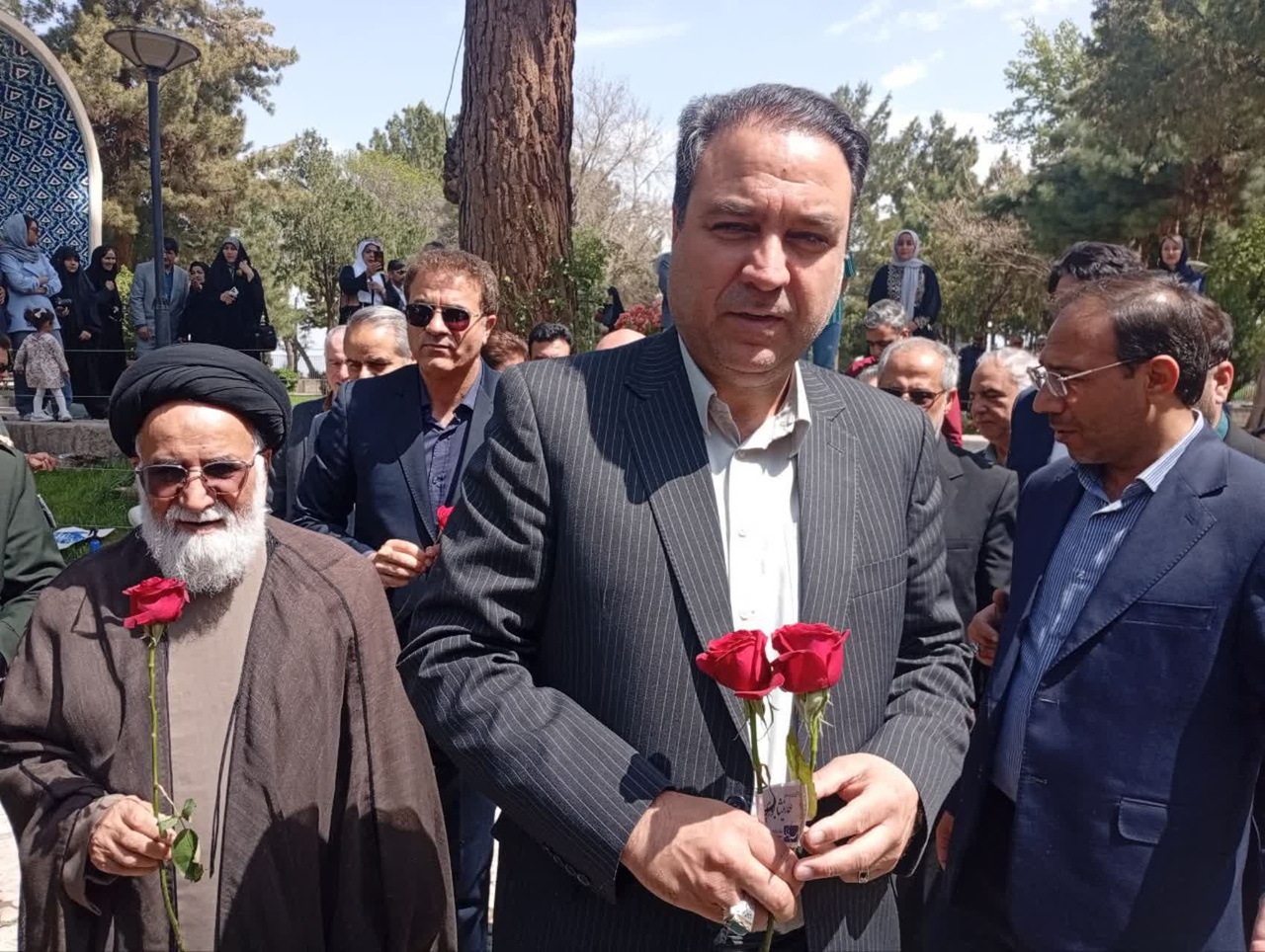 آرامگاه عطار نیشابوری گلباران شد