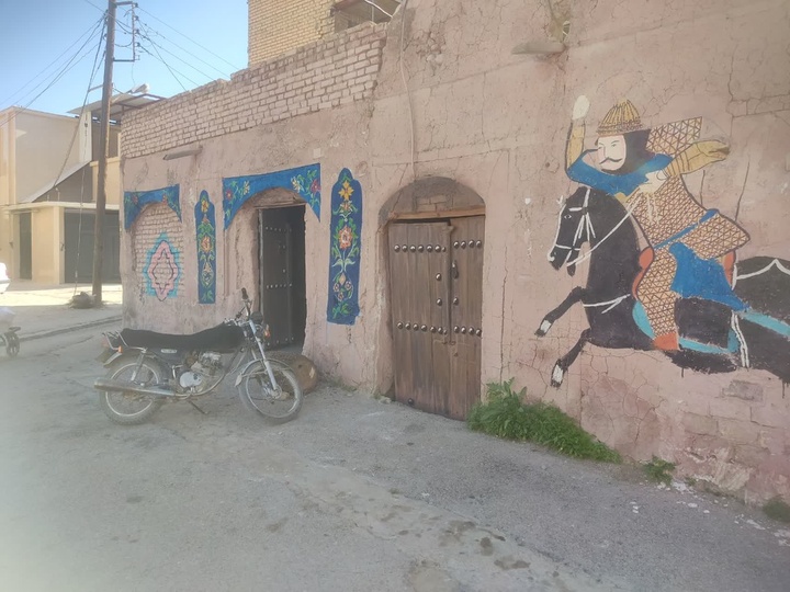 نقش‌آفرینی بانوان هنرمند در بازآفرینی فرهنگی محلات قدیمی/ دیوارنگاره‌هایی برای تقویت هویت شهری و احیای میراث ناملموس بهبهان 