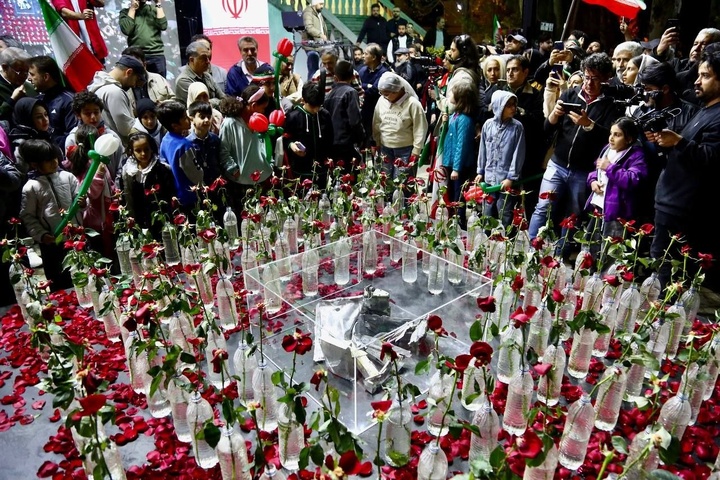 روایت جنایت میناب در باغ‌فردوس/ نمایش قطعات موشک با حضور هنرمندان + تصاویر