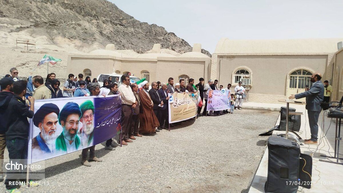 آیین زنجیره انسانی در کوه خواجه؛ همصدایی مردم سیستان برای پاسداشت هویت تاریخی ایران