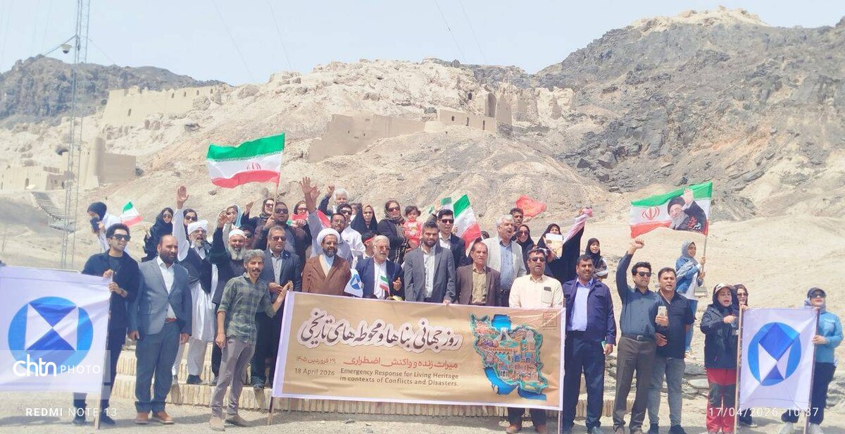 آیین زنجیره انسانی در کوه خواجه؛ هم‌صدایی مردم سیستان برای پاسداشت هویت تاریخی ایران