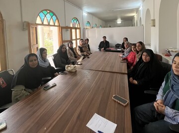 هم‌اندیشی غرفه‌داران و معاونت صنایع‌دستی خراسان شمالی/ بررسی برنامه‌های سال ۱۴۰۵ در خانه جاجرمی