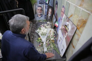 ادای احترام مشاور وزیر میراث‌فرهنگی به شهدای قم/ تاکید بر تقویت سرمایه‌های انسانی