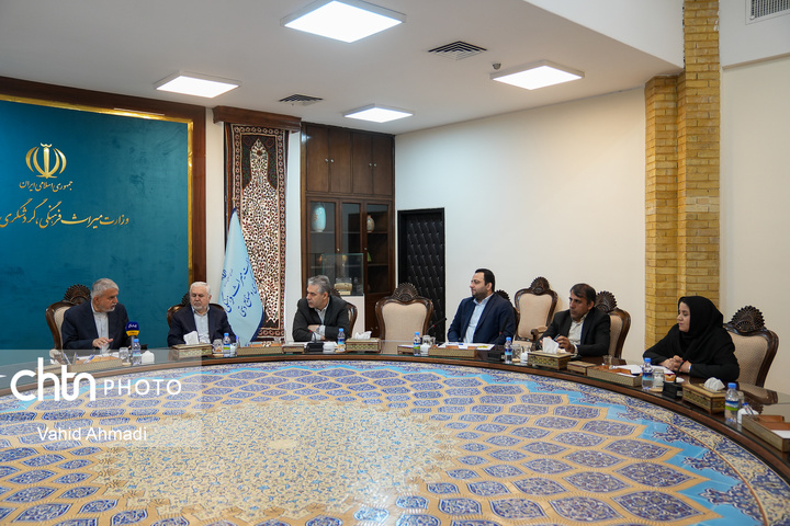 نشست مدیران بانک ها با وزیر میراث فرهنگی گردشگری و صنایع دستی