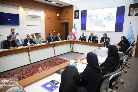 نشست مدیرکل میراث‌فرهنگی خوزستان با بانوان و کارکنان هم‌زمان با دهه کرامت