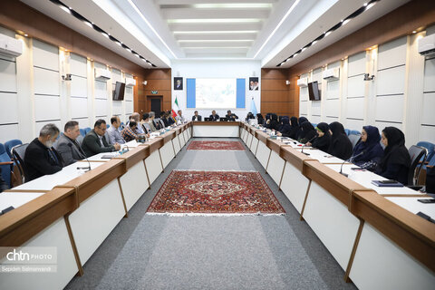 نشست مدیرکل میراث‌فرهنگی خوزستان با بانوان و کارکنان هم‌زمان با دهه کرامت