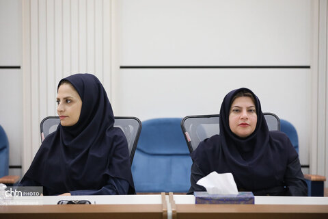 نشست مدیرکل میراث‌فرهنگی خوزستان با بانوان و کارکنان هم‌زمان با دهه کرامت