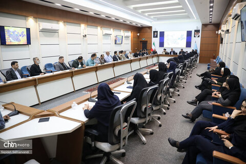 نشست مدیرکل میراث‌فرهنگی خوزستان با بانوان و کارکنان هم‌زمان با دهه کرامت