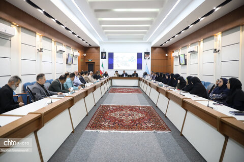 نشست مدیرکل میراث‌فرهنگی خوزستان با بانوان و کارکنان هم‌زمان با دهه کرامت