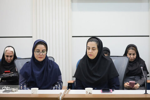 نشست مدیرکل میراث‌فرهنگی خوزستان با بانوان و کارکنان هم‌زمان با دهه کرامت