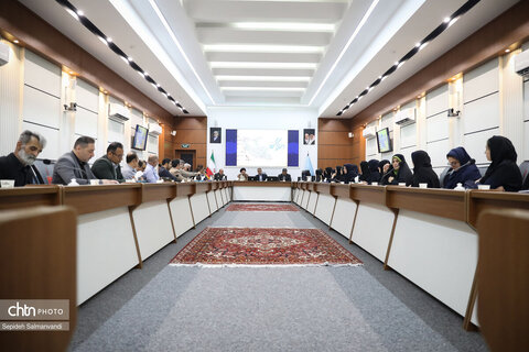 نشست مدیرکل میراث‌فرهنگی خوزستان با بانوان و کارکنان هم‌زمان با دهه کرامت