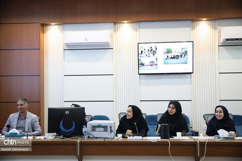 نشست مدیرکل میراث‌فرهنگی خوزستان با بانوان و کارکنان هم‌زمان با دهه کرامت