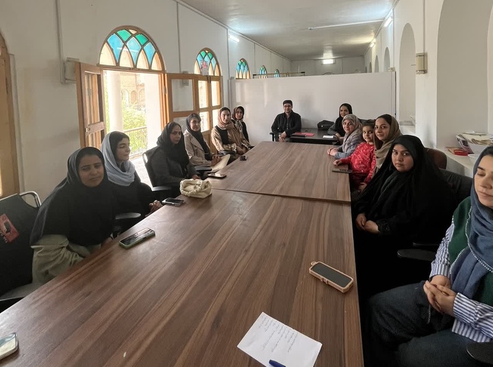 هم‌اندیشی غرفه‌داران و معاونت صنایع‌دستی خراسان شمالی/ بررسی برنامه‌های سال ۱۴۰۵ در خانه جاجرمی