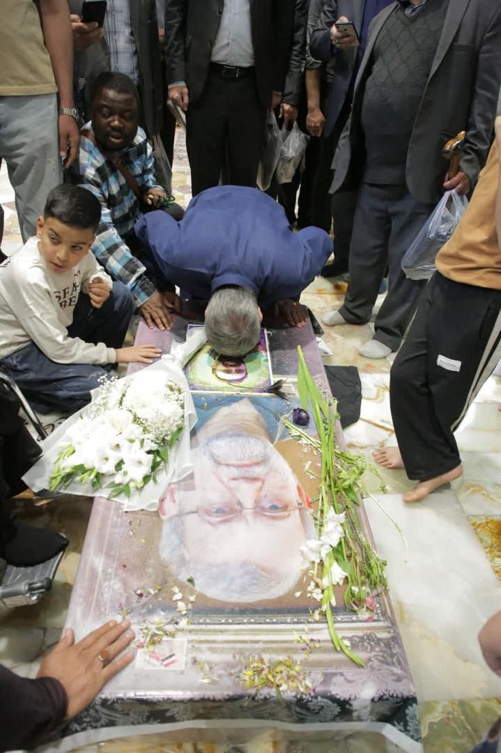 ادای احترام مشاور وزیر میراث‌فرهنگی به شهدای قم/ تاکید بر تقویت سرمایه‌های انسانی