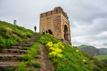 ثبت بیش از ۱/۶ میلیون سفر نوروزی به آذربایجان‌شرقی/ مدیریت بحران در پایش بناهای تاریخی طی جنگ