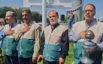 اهتزاز پرچم حضرت امام‌رضا (ع) در میدان شهید اردستانی پیشوا هم‌زمان با آغاز دهه کرامت