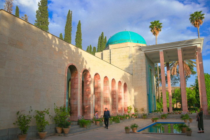 اول اردیبهشت؛ روز حماسه قلم و حکمت سخن