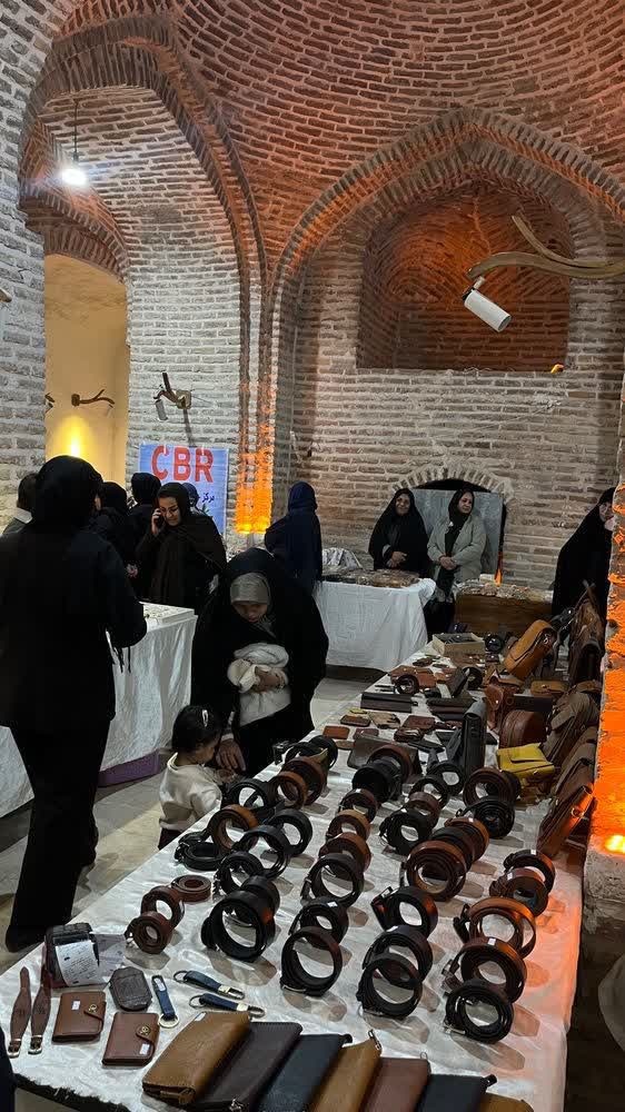 نمایشگاههای توانمندیهای صنایعدستی بانوان تربت حیدریه در مزار قطبالدین حیدر برگزار شد