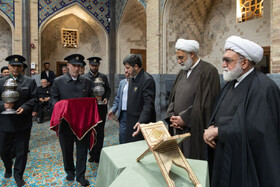 رونمایی از قرآن نفیس خطی با تقریظ رهبر شهید انقلاب در حرم رضوی