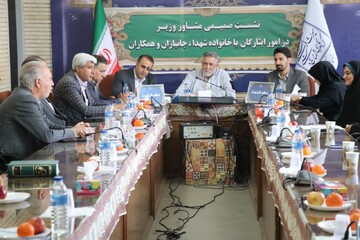 نشست صمیمی مشاور وزیر میراث‌فرهنگی با خانواده شهدا و ایثارگران استان مرکزی برگزار شد