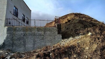 رفع تصرف عدوانی بخشی از تپه تاریخی روستای قمارخان با پیگیری مستمر اداره حقوقی میراث‌فرهنگی مرکزی