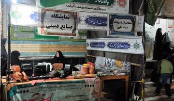 برپایی نمایشگاه صنایع‌دستی و توانمندی بانوان گرمه در راهپیمایی شبانه دهه کرامت