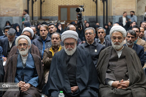 قرآن نفیس خطی با تقریظ رهبر شهید انقلاب در حرم رضوی رونمایی شد