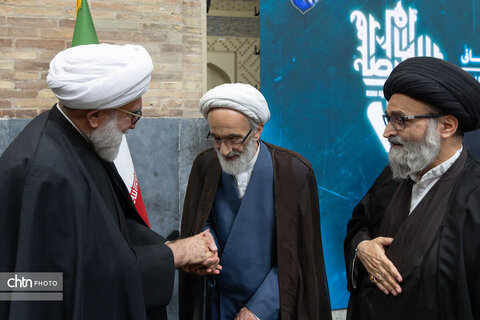 قرآن نفیس خطی با تقریظ رهبر شهید انقلاب در حرم رضوی رونمایی شد